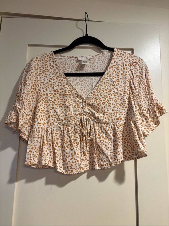 URBAN Romantics Tops - URBAN Romantics Cream Top with Tan Leopard Print and Cinch Front